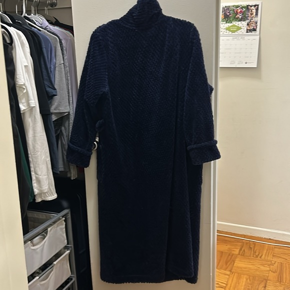 Fuzzy Robe - Picture 4 of 5